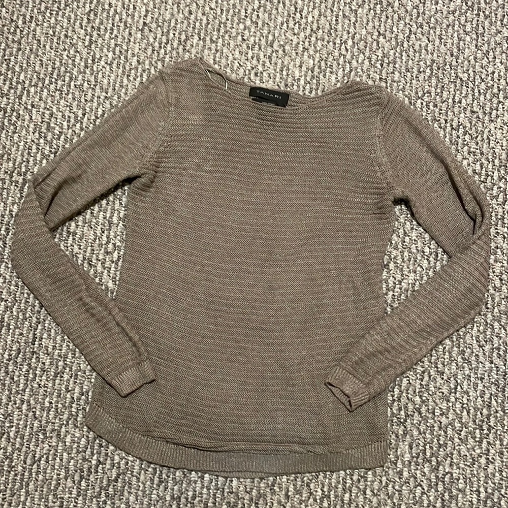 Tahari linen long sleeve top grey with green tint